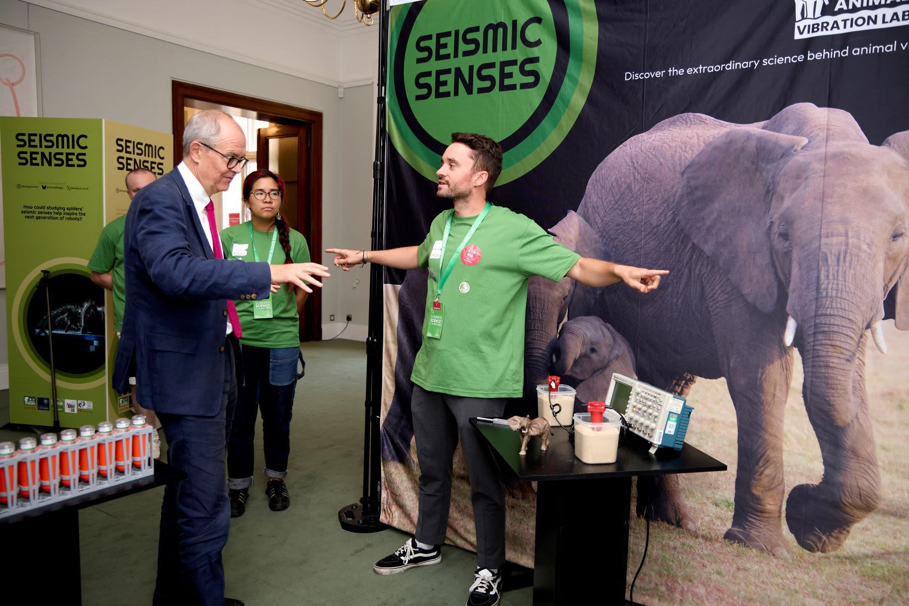 A member of the lab team explains Seismic Senses to Patrick Vallance, MP